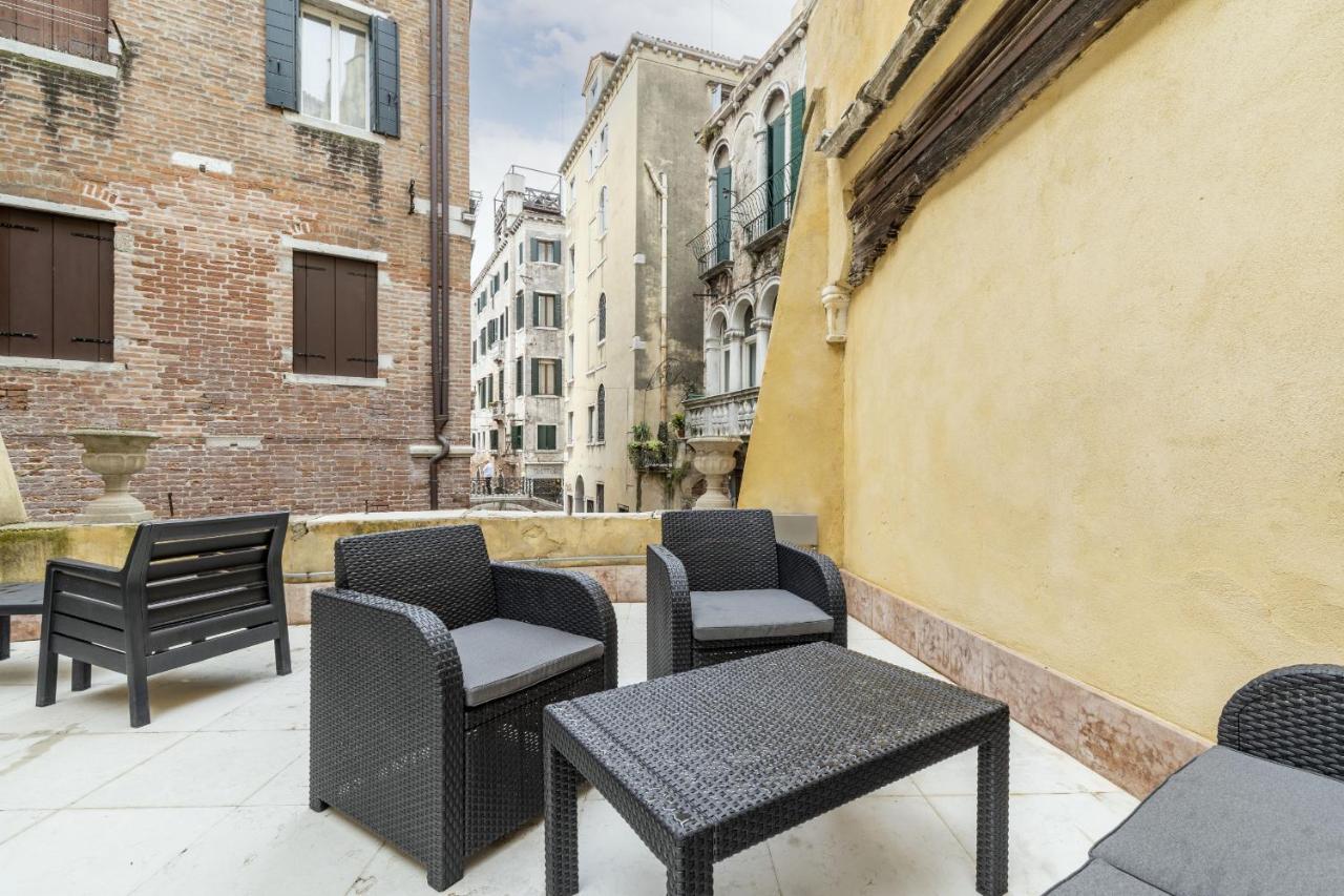 Gondola Luxury - Campo Santi Filippo E Giacomo By Wonderful Italy Venice Exterior photo