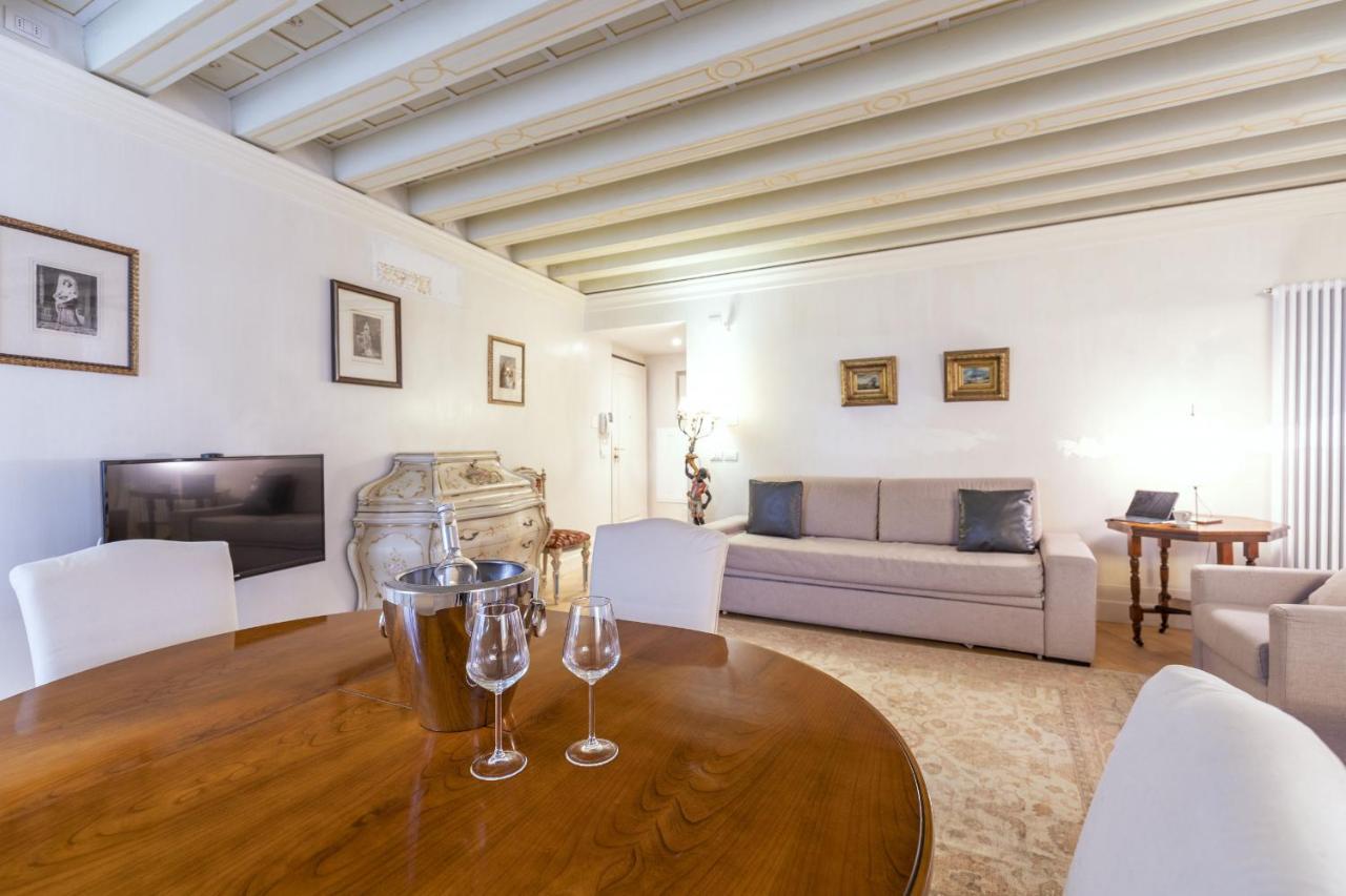 Gondola Luxury - Campo Santi Filippo E Giacomo By Wonderful Italy Venice Exterior photo