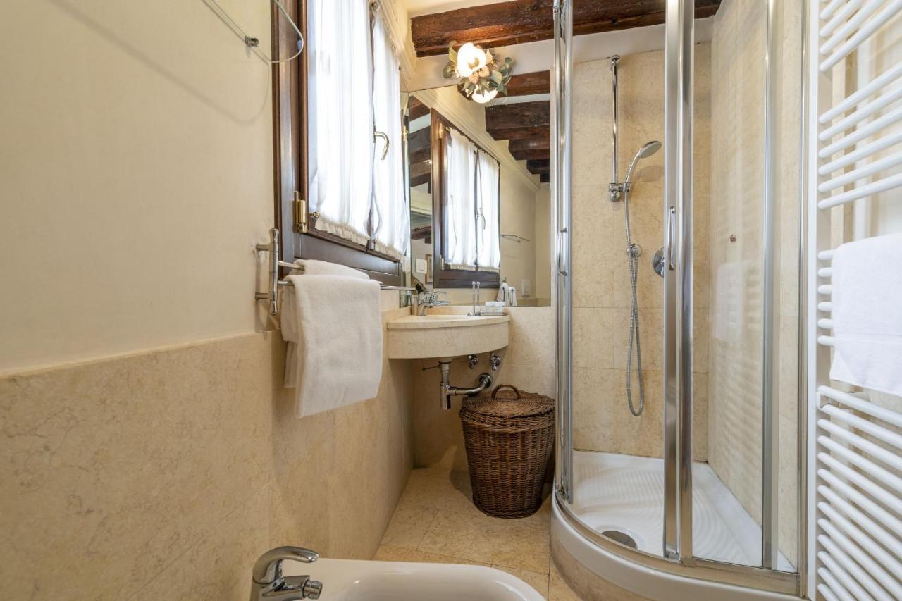 Gondola Luxury - Campo Santi Filippo E Giacomo By Wonderful Italy Venice Exterior photo